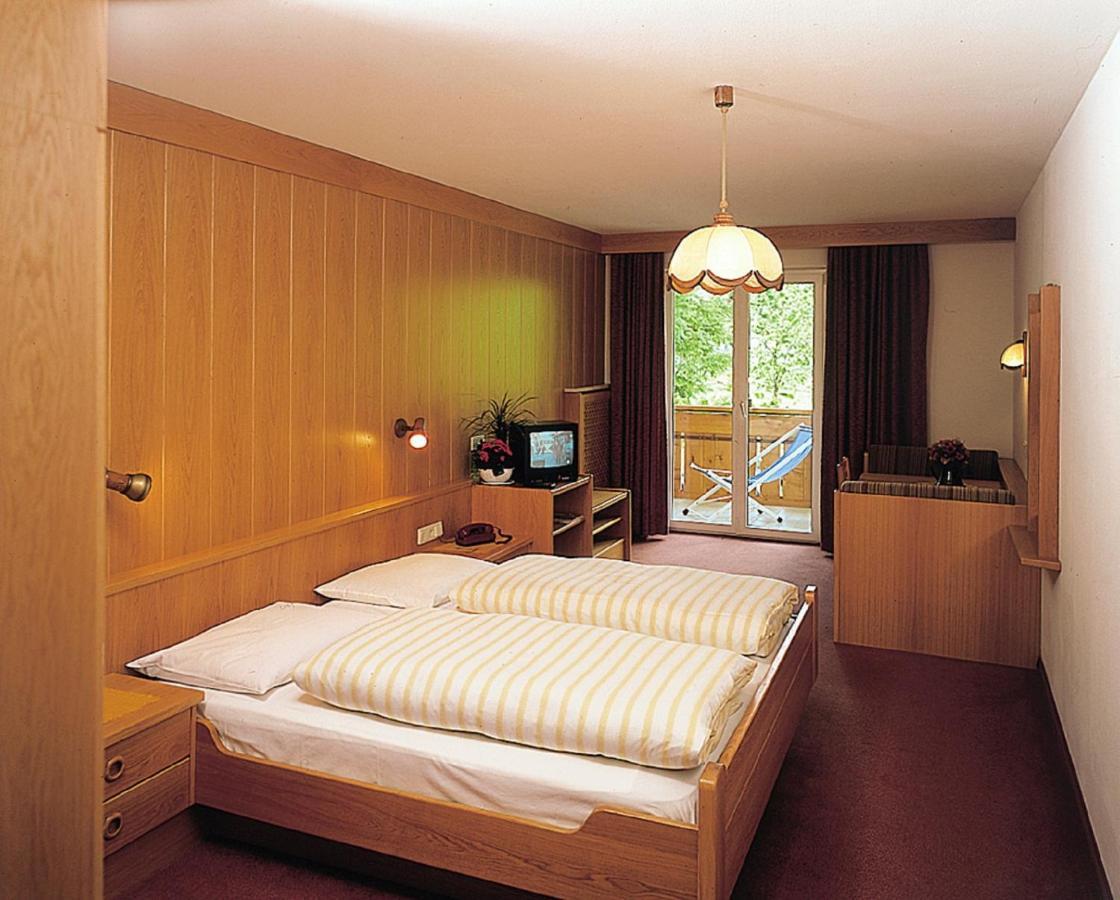 Hotel Klotz San Leonardo in Passiria Room photo